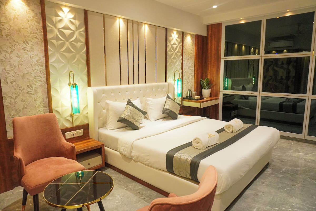 Suite Room with Bathtub