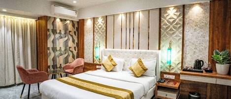 Suite Room with Bathtub | Free WiFi, bed sheets