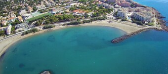 Sète sea view, beach area, air-conditioned T3 apartment with large terrace.