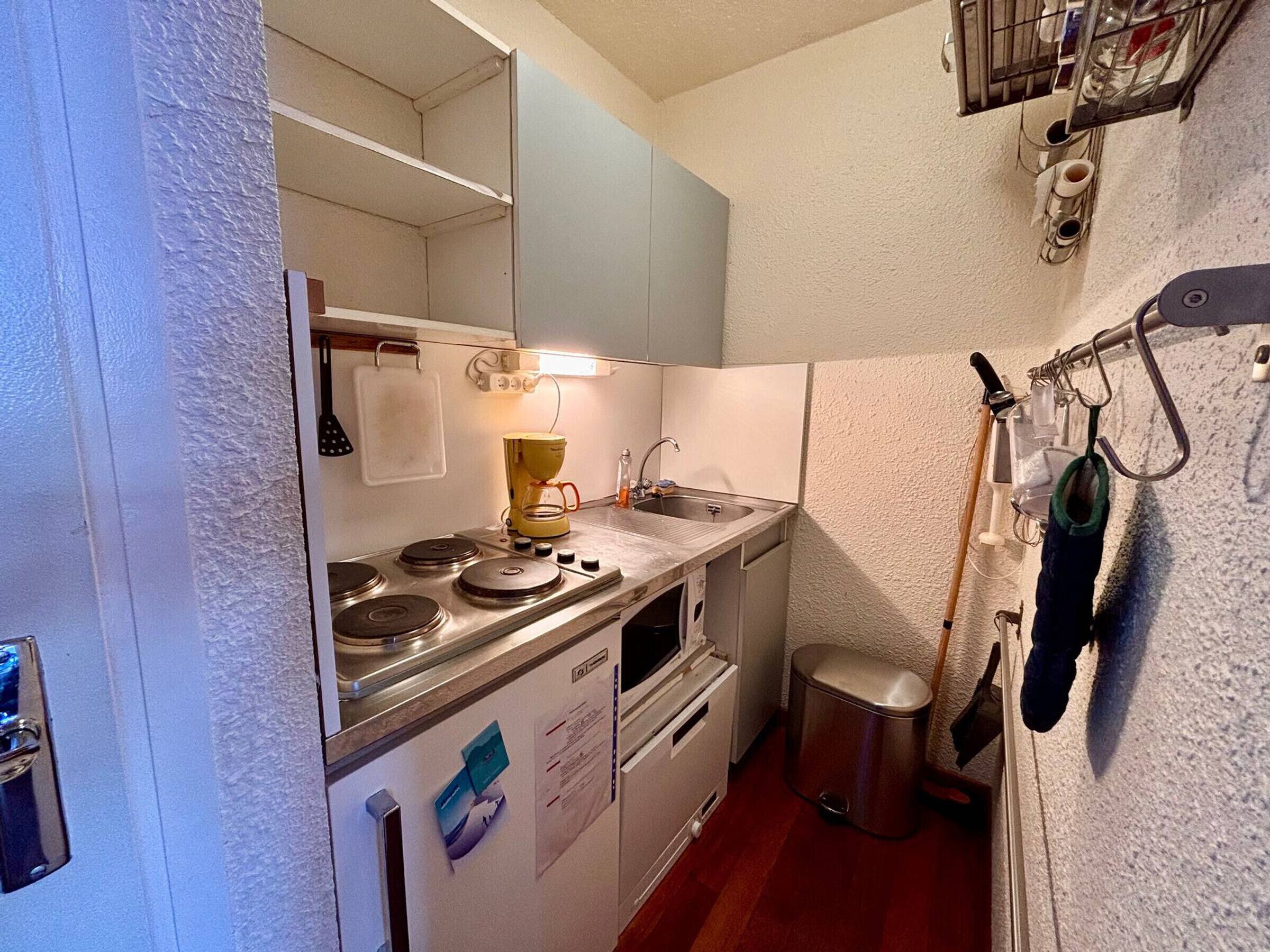 Fridge, dishwasher