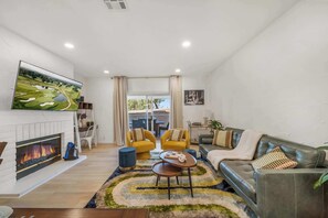 TV, peis og kontorer