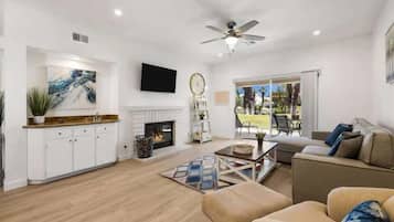 Télévision, cheminée, espaces bureaux