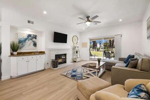 Fernseher, Kamin, Arbeitsbereiche