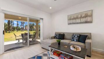 Fernseher, Kamin, Arbeitsbereiche