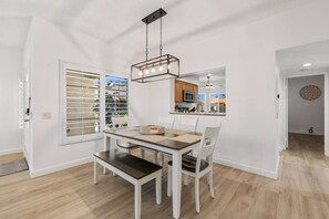 Dining - 2Br Golfside Getaway in Desert Falls (Palm Desert)