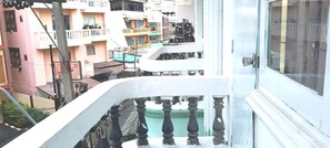 ห้องดีลักซ์ดับเบิล, วิวเมือง | ลานระเบียง/นอกชาน
