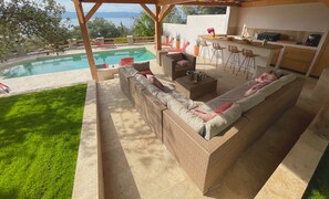Pool - Sublime villa located in Ajaccio, walking distance to the beach, 7 suites, swimming pool, pétanque court.  (Ajaccio)