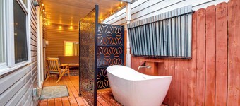 New! - At Home in the Highlands 4br/2ba Walkable!