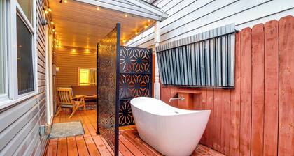 New! - At Home in the Highlands 4br/2ba Walkable!