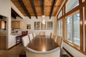 Dining - Wanderlust Retreat by Tahoe Getaways - 4BR Pet-Friendly w Fenced Yard, Walking Distance to Lake! (Tahoe City)