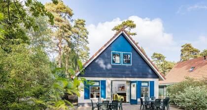Spacious bungalow with open kitchen, terrace, 6 bedrooms and 2 bathrooms