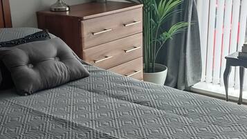 Apartment | 2 bedrooms, iron/ironing board, free wired Internet, bed sheets