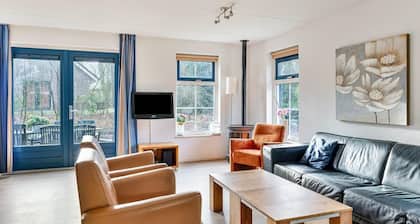Stylish wellness bungalow with whirlpool, sauna and sunshower.