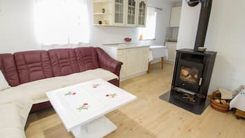 Cottage (Two Bedroom Country House) | Ruang tamu