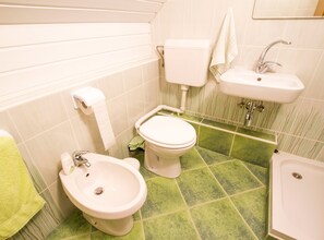 Småhus (Two Bedroom Country House) | Bad | Dusj og håndklær