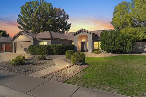 Family Fun Escape - Pool, Hot Tub, Game Room