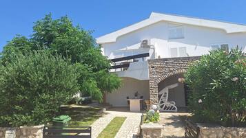 Apartment (One Bedroom Apartment with Sea View) | Exterior