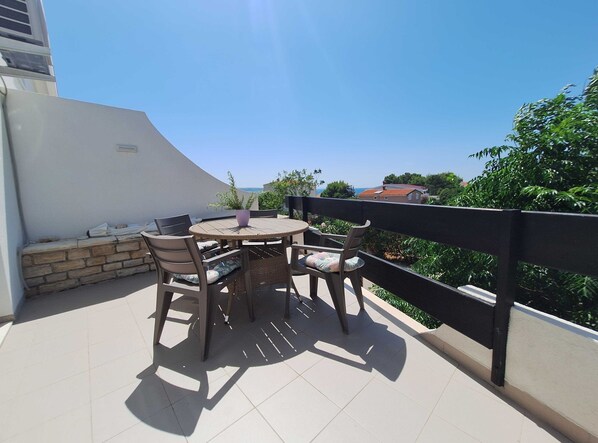 Apartment (One Bedroom Apartment with Sea View) | Terrace/patio - Sea View Apartment Povljana (Povljana)