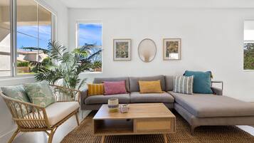 Smart TV, fireplace, video games, table tennis