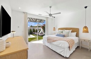 4 室のベッドルーム、セーフティボックス (室内)、アイロン / アイロン台、旅行用ベビーベッド