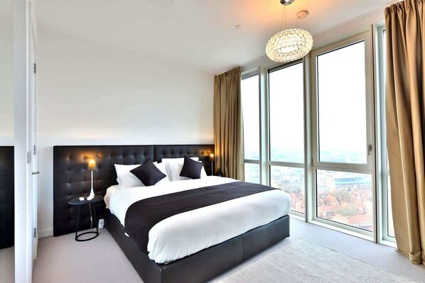 2 bedrooms, desk, iron/ironing board, WiFi