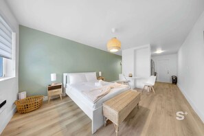 Iron/ironing board, travel cot, WiFi, bed sheets