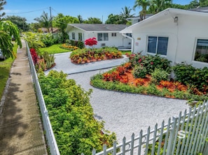 Property grounds - Modern Studio | Gym & Parking Close to Aventura (Miami)