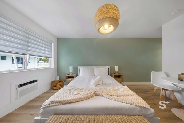 Iron/ironing board, travel cot, WiFi, bed sheets - Modern Studio | Gym & Parking Close to Aventura (Miami)