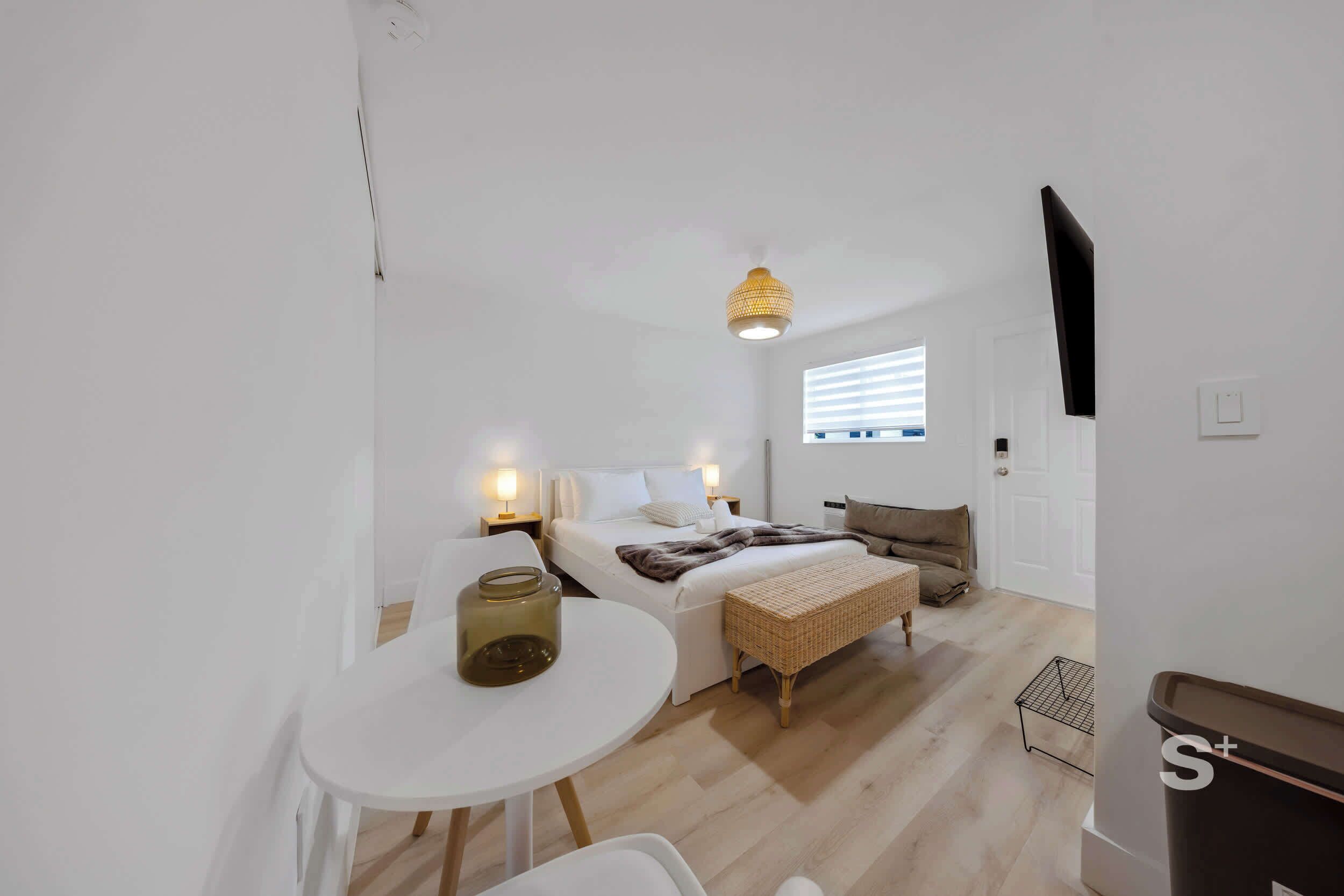 Iron/ironing board, WiFi, bed sheets