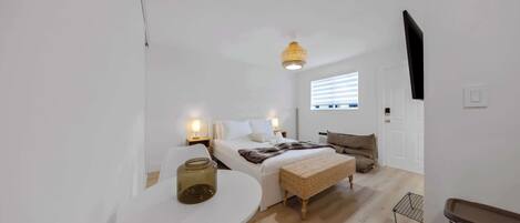 Iron/ironing board, WiFi, bed sheets