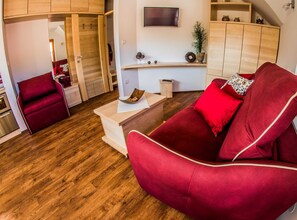 Studio (Studio Apartment with Balcony) | Woonkamer