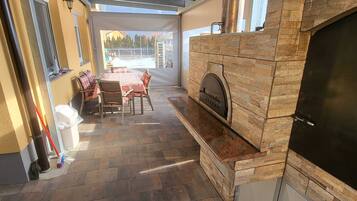 Apartment (Three Bedroom Apartment with Balcony) | Fireplace