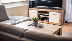 Apartment (Three Bedroom Apartment with Terrace) | Living room - Tranquil and Charming Apartments With Shared Garden (Škofljica)