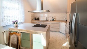 Fridge - Tranquil and Charming Apartments With Shared Garden (Škofljica)