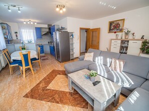 Living room - Tranquil and Charming Apartments With Shared Garden (Škofljica)
