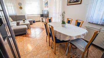 Apartment (Three Bedroom Apartment with Terrace) | Dining room