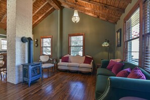 Smart TV y chimenea
