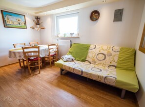 Apartment (Classic One Bedroom Apartment with Te) | Living room | Stereo - Visnja Gora Meadow Hideaway With Terrace (Ivancna Gorica)