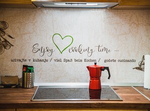 Appartement (Two Bedroom Apartment with Terrace) | Privékeuken | Een koelkast