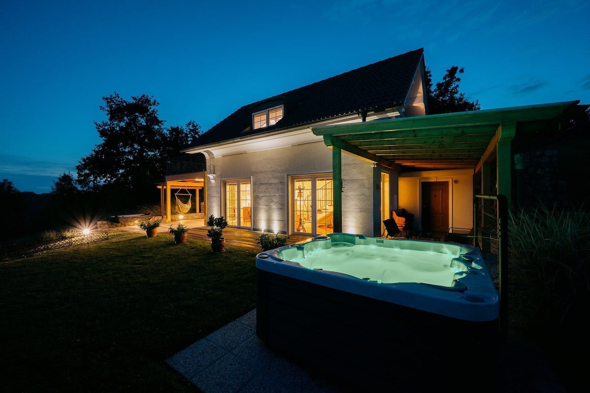 Villa (Two Bedroom Villa with Hot-Tub) | Exterieur
