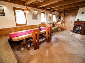 Mökki (Two Bedroom Country House) | Ruokasali