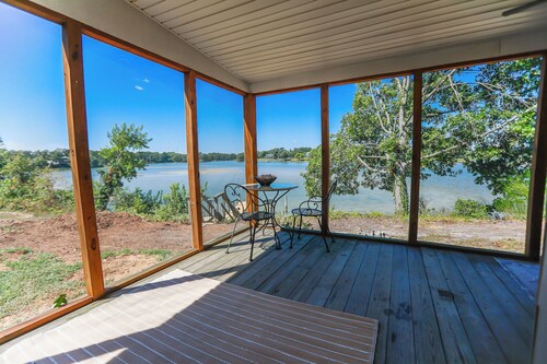 Charming Waterfront 3-Bedroom Cottage with Hot Tub, Kayaks, Workspace, Fishing