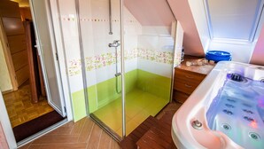 Unclassified image, 3 of 28, button - Vibrant and Elegant Residence With Hot-tub (Ivancna Gorica)