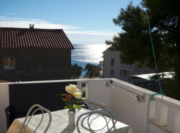 Apartment (Two Bedroom Apartment A2) | Terrace/patio - Beachfront Apartments Plaža (Jelsa)