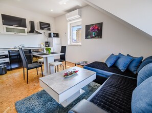 Living room - City Modern and Vibrant Apartments Ljubljana (Ljubljana)