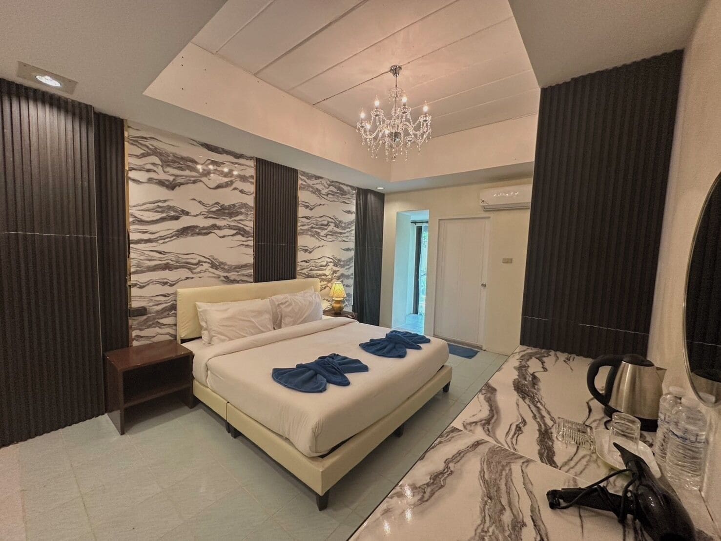 Quarto casal ou duplo clássico, sacada, vista para a piscina | Fachada