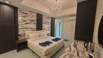 Quarto casal ou duplo clássico, sacada, vista para a piscina | Fachada