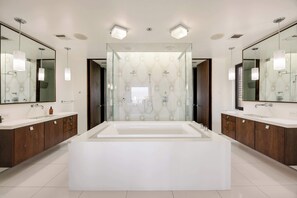 Douche, séchoir à cheveux, serviettes fournies, shampooing