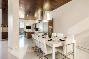 Dining - Hollywood Hills 4BR | Rooftop by Colby & Conrad (Los Angeles)
