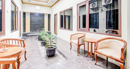 Hotel O Jalan Malioboro Near Stasiun Tugu Yogyakarta Formerly Hotel Baru